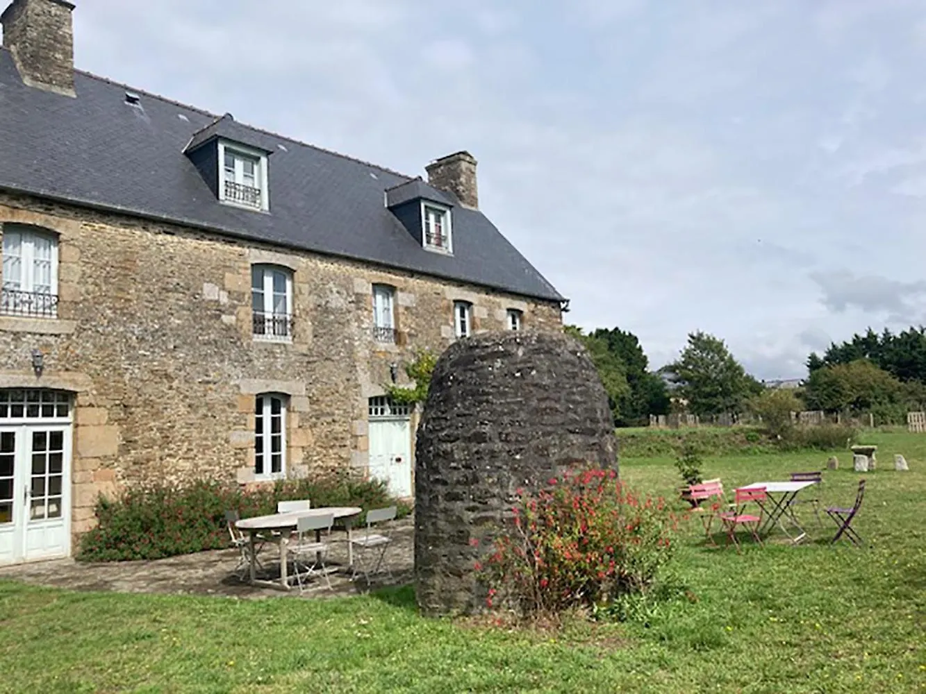 La Vieille Foulonniere : Une Maison De Famille Au Coeur De La Campagne Du Mont-Saint-Michel Pontorson France