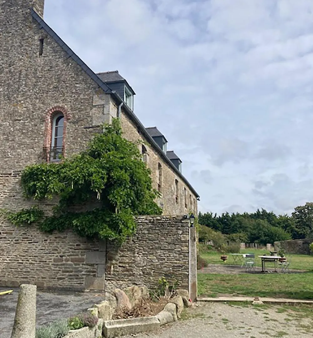 Holiday home La Vieille Foulonniere : Une Maison De Famille Au Coeur De La Campagne Du Mont-Saint-Michel Pontorson