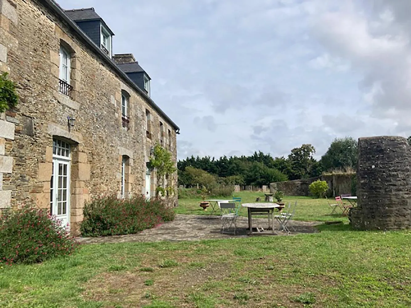 Holiday home La Vieille Foulonniere : Une Maison De Famille Au Coeur De La Campagne Du Mont-Saint-Michel Pontorson