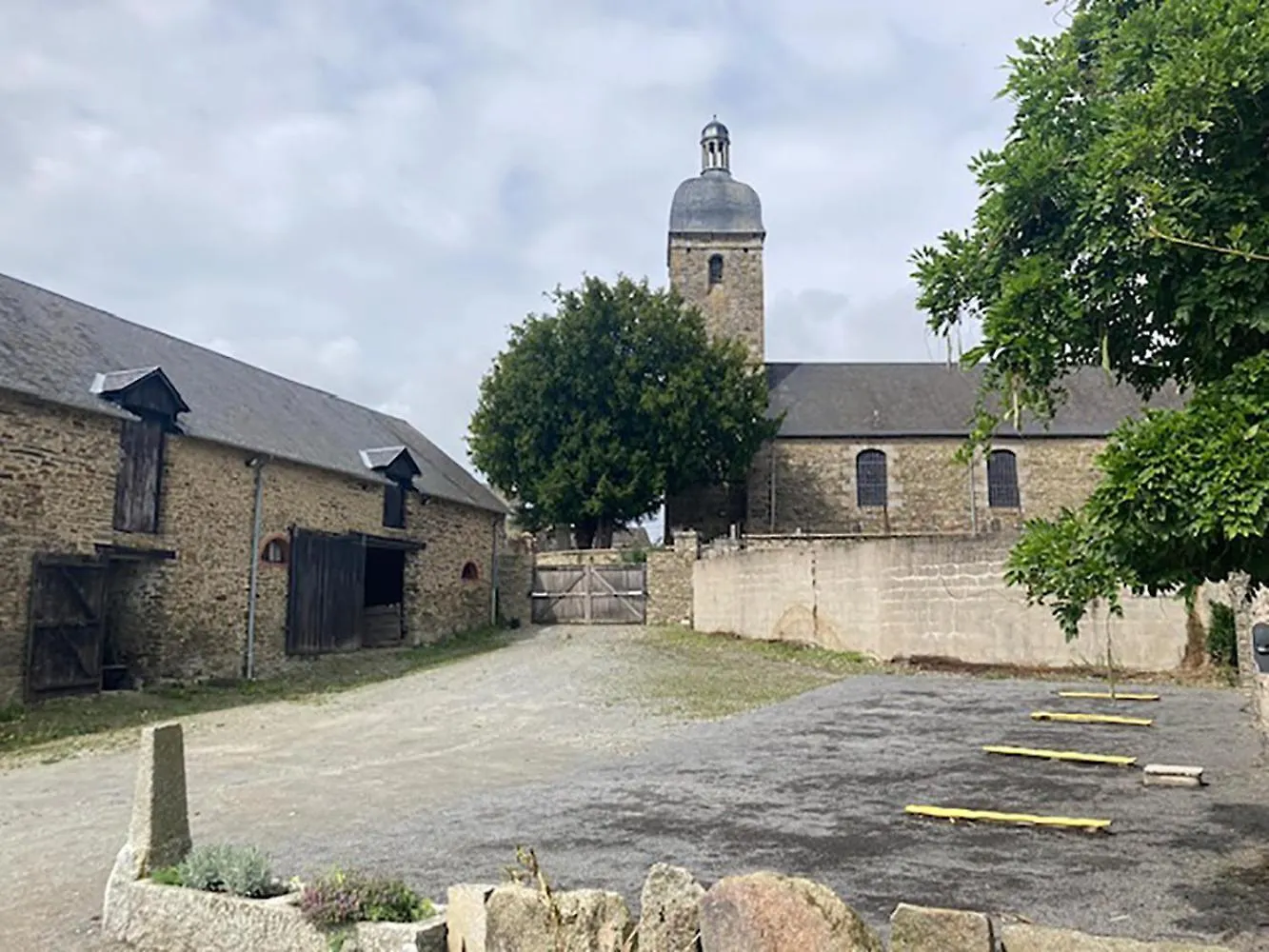 La Vieille Foulonniere : Une Maison De Famille Au Coeur De La Campagne Du Mont-Saint-Michel Pontorson