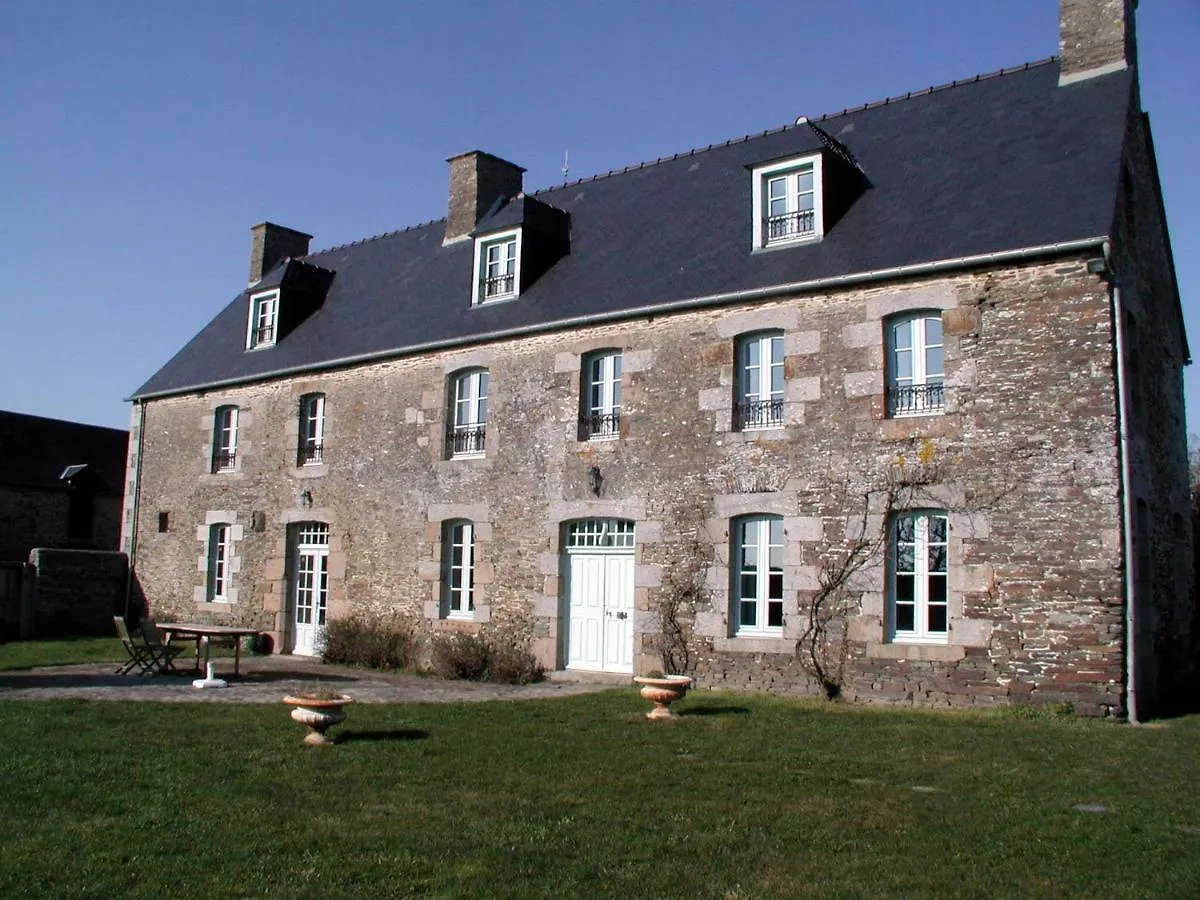 Holiday home La Vieille Foulonniere : Une Maison De Famille Au Coeur De La Campagne Du Mont-Saint-Michel Pontorson