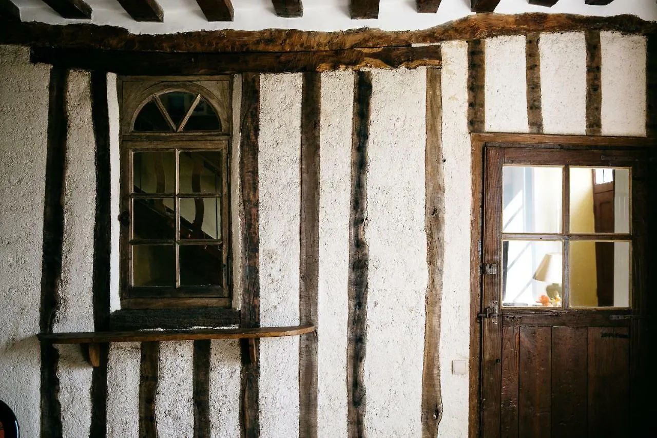 La Vieille Foulonniere : Une Maison De Famille Au Coeur De La Campagne Du Mont-Saint-Michel Pontorson