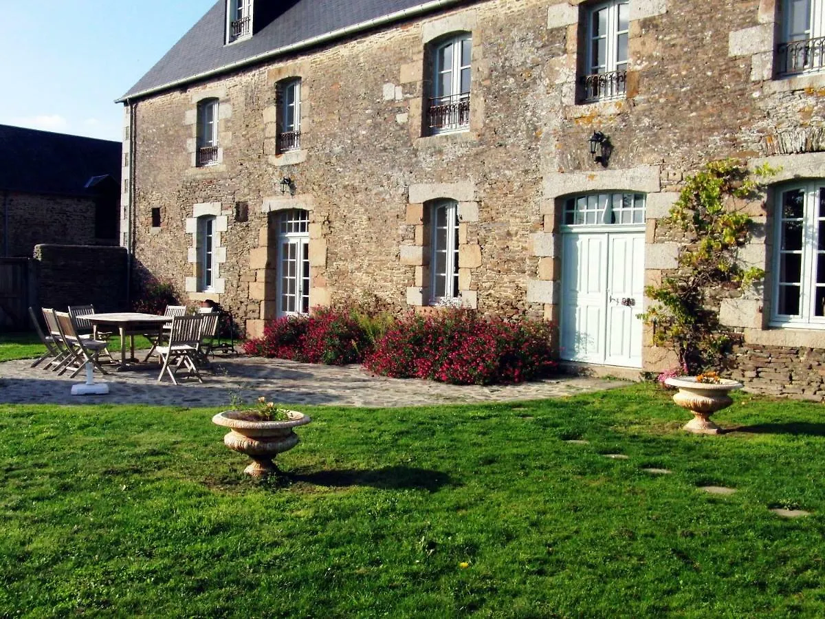 La Vieille Foulonniere : Une Maison De Famille Au Coeur De La Campagne Du Mont-Saint-Michel Pontorson