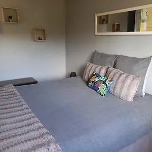  Holiday home Maison Au Pied Du Mont Saint Michel